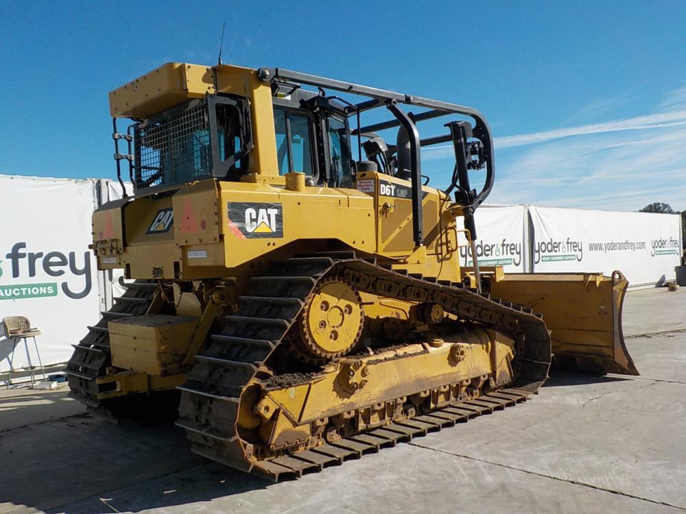 2015 CAT D6T LGP c/w 6 Way Pat Blade, Reverse Camera,  A/C