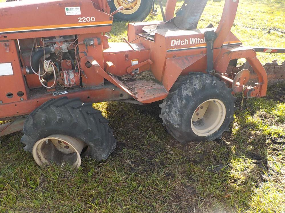 Ditch Witch 2200 Trencher, Diesel Engine, OROPS c/w Blade