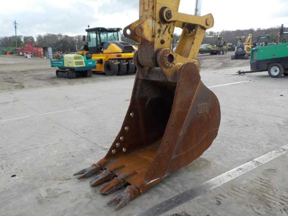 2015 CAT 326F Hydraulic Excavator, 28" Pads, CV, Piped c/w Reverse Camara,