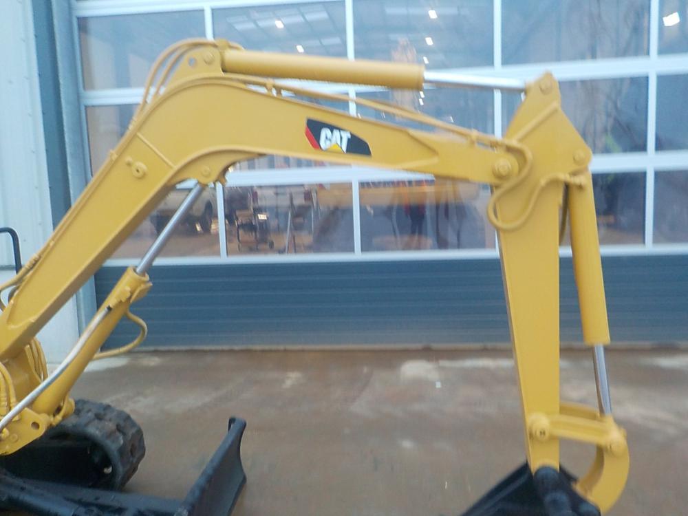 Mitsubishi ME20 Mini Excavator, Rubber Tracks, Blade, Offset (2,665 Hours)