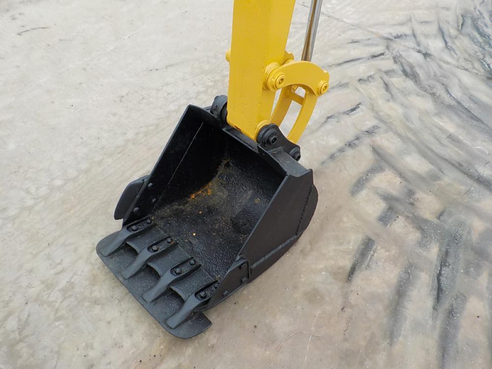 Mitsubishi MM20SR Mini Excavator Rubber Tracks, Blade, Offset