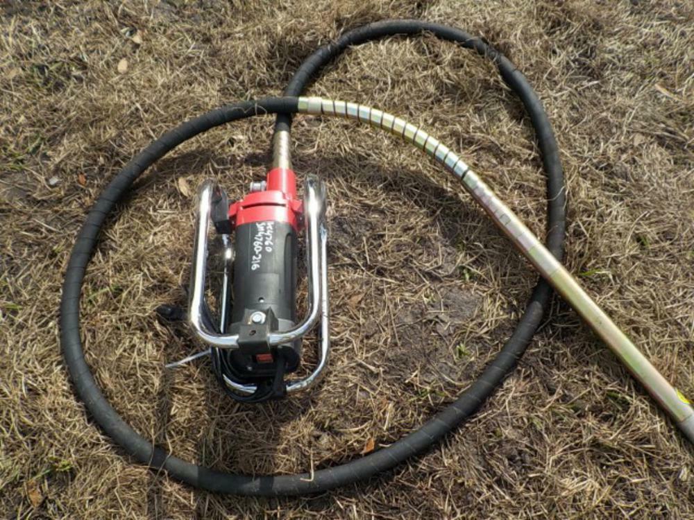 Mustang CV3500 Concrete Vibrator