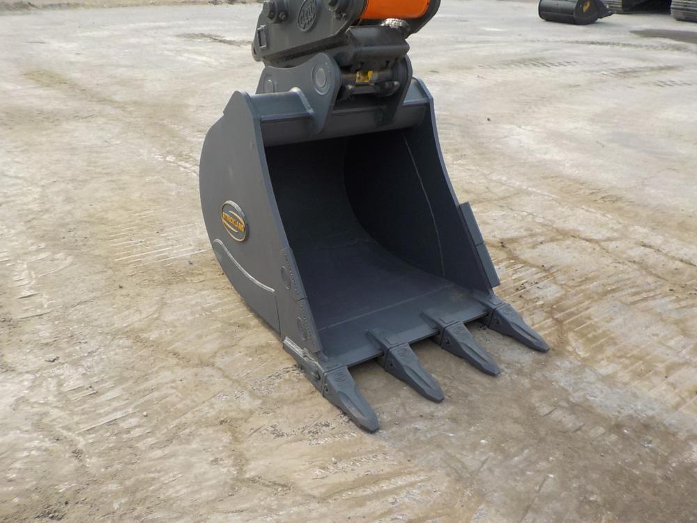 2019 Doosan DX140LCR-5 Excavator c/w Cab 28" Steel Tracks, Bucket, CV, QH,