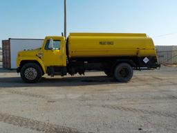 1985 International 1954 4x2 Fuel Truck c/w DT466 7.6L L6 Diesel Engine, 5 S