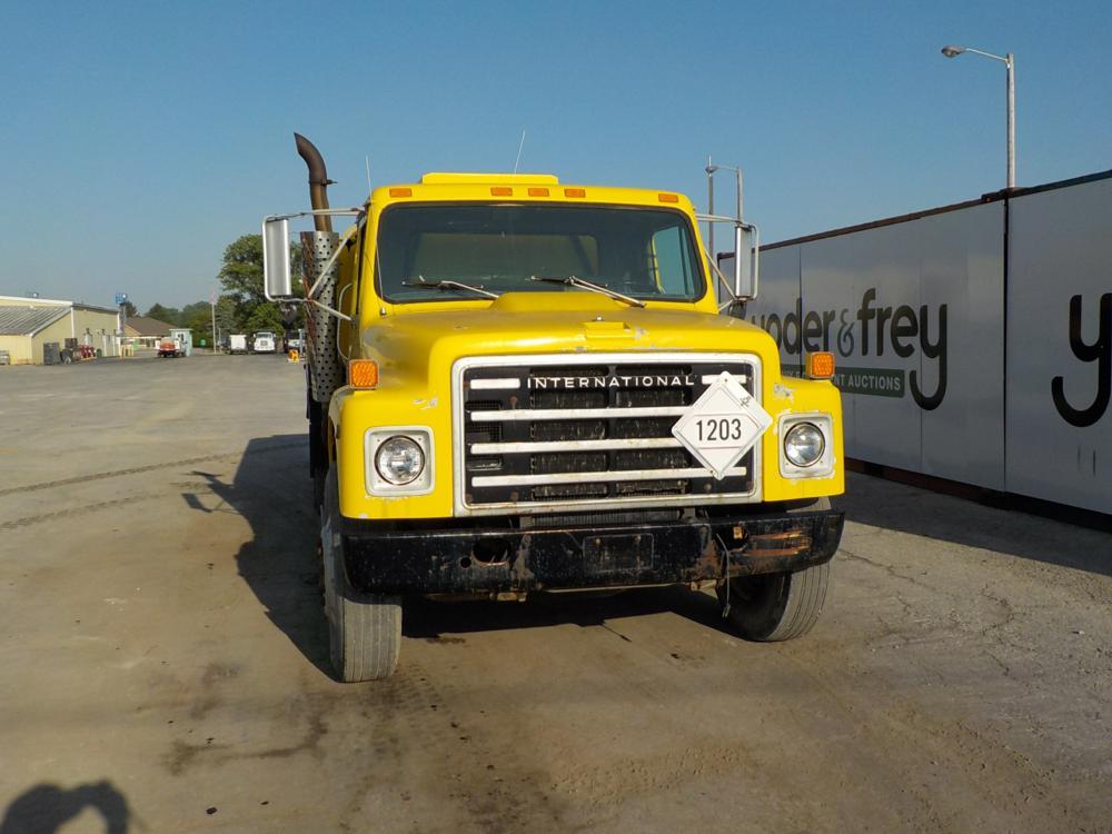 1985 International 1954 4x2 Fuel Truck c/w DT466 7.6L L6 Diesel Engine, 5 S