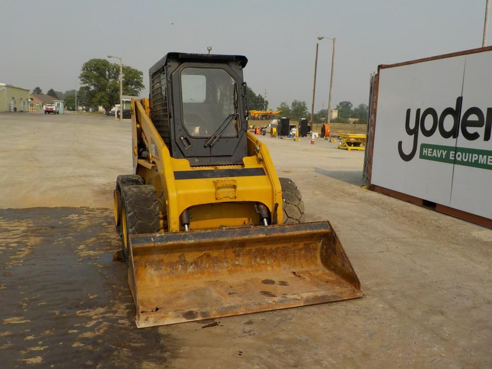 2000 Caterpillar 246 Skidsteer Loader c/w Cab, Bucket (Runs, Hydraulic Issu