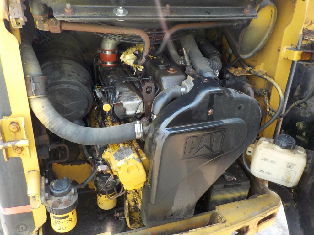 2000 Caterpillar 246 Skidsteer Loader c/w Cab, Bucket (Runs, Hydraulic Issu