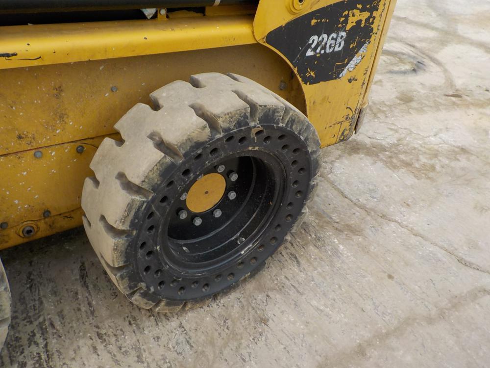 2011 Caterpillar 226B Skidsteer Loader c/w Cab, Aux Hydraulics, Bucket