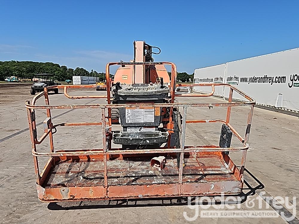 2012 JLG 800AJ