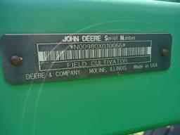 JD 980 Field Cultivator, 25' 6", 3 bar leveler, 4 sets walk-over wheels, SN