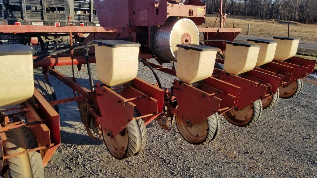 International 400 Cyclo Planter 6 Row