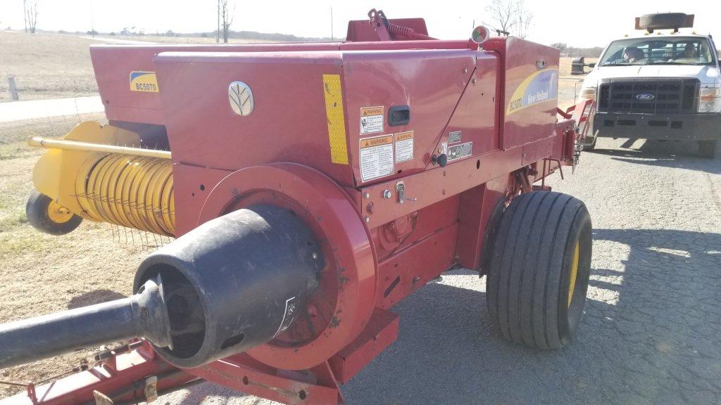 New Holland BC5070 Square Baler