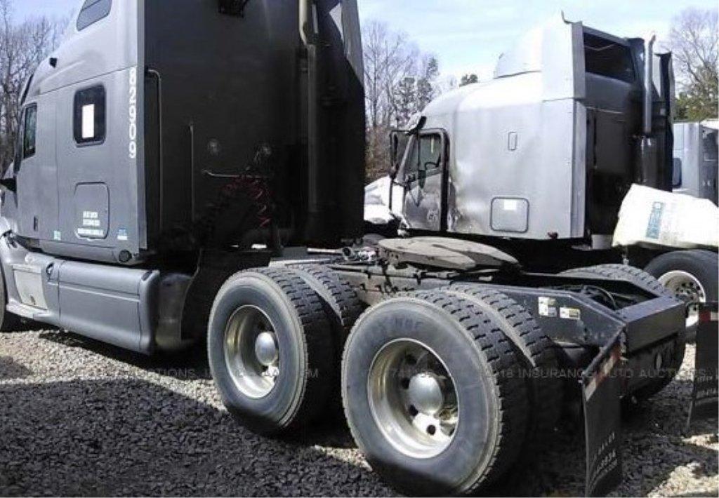 2013 Peterbilt 587 Truck Tractor