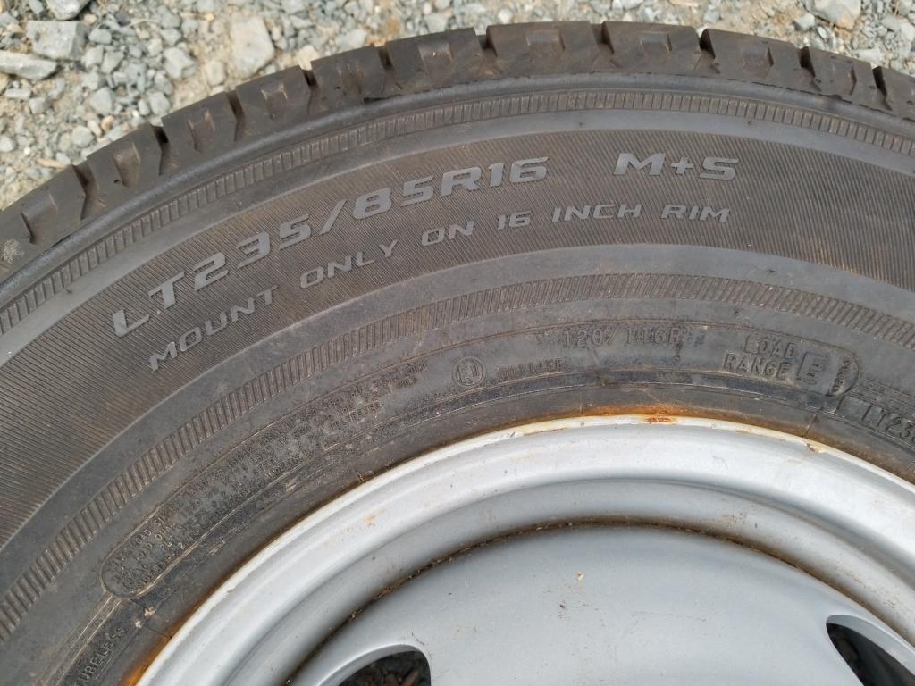 USED*** ST235/85R - 16/10