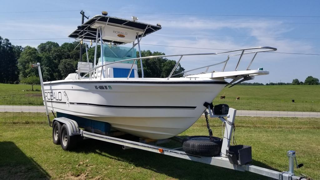 Robalo 3 Seas 2120 Fishing Boat