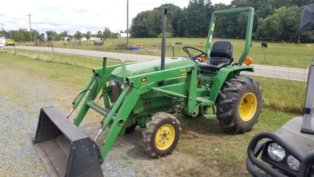 1999 John Deere 790 w/ 70 Loader