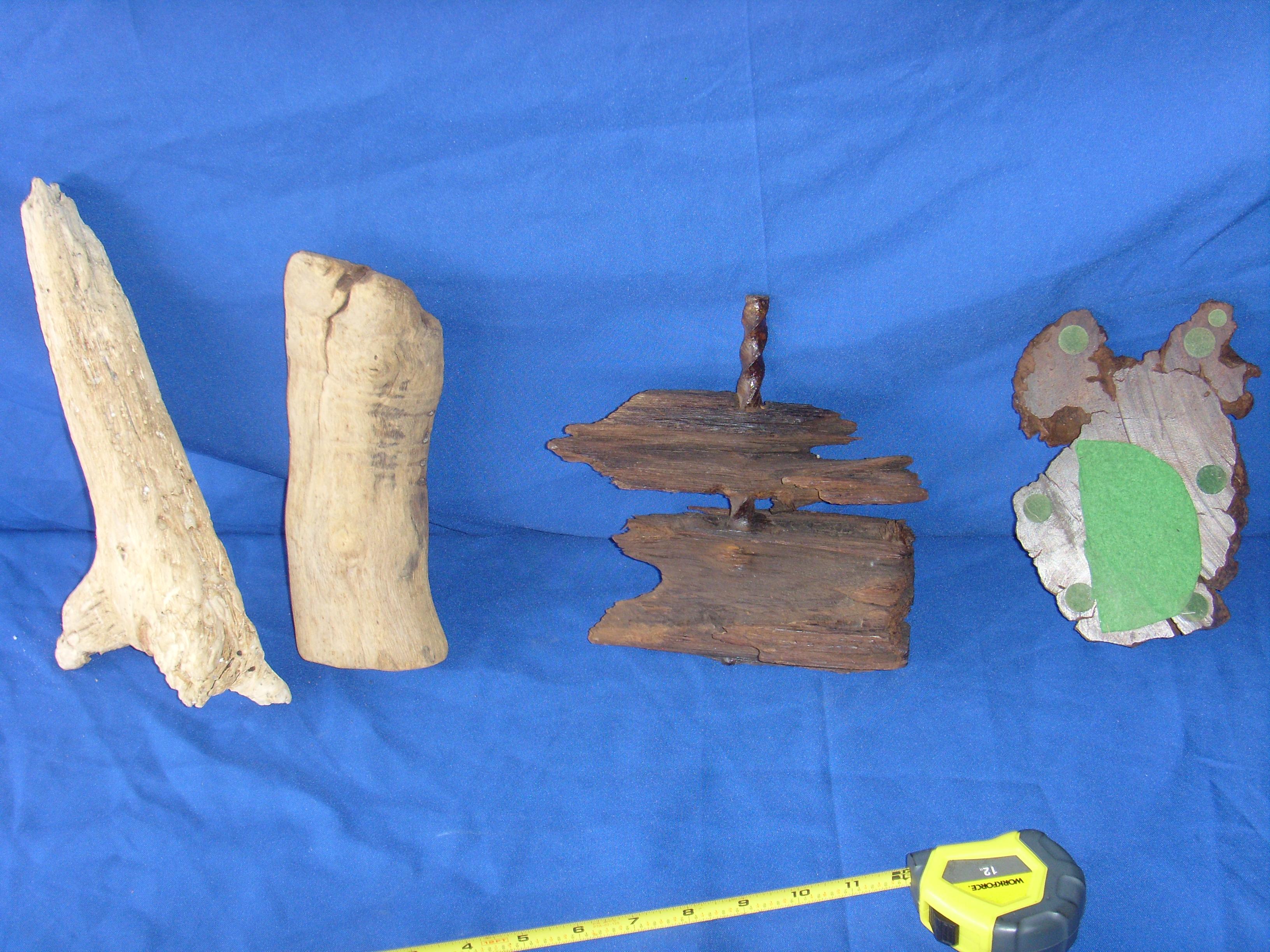 4 pieces wood display items