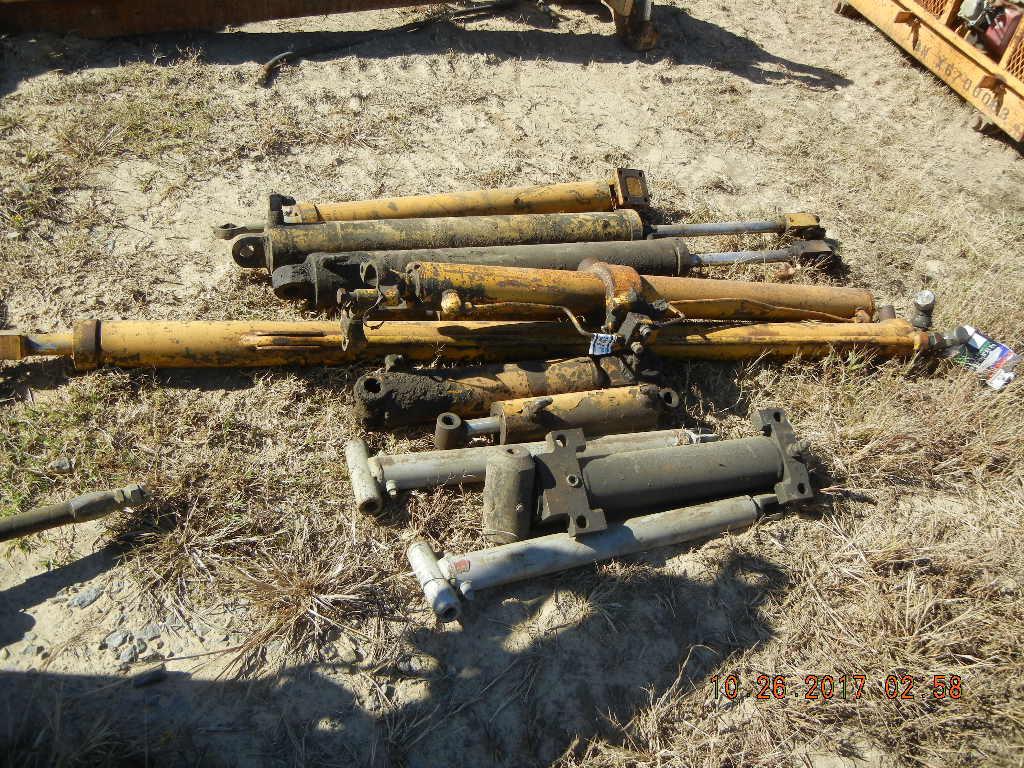 LOT OF HYDRAULIC CYLINDERS