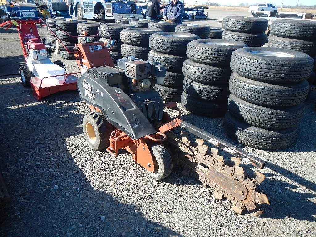 DITCH WITCH 1330 WALK BEHIND TRENCHER