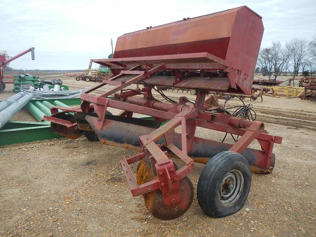 PULL TYPE LEVEE SQUEEZER  WITH SEEDER