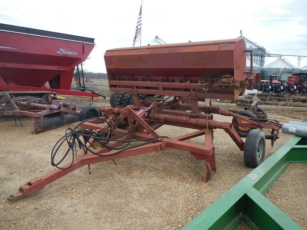 PULL TYPE LEVEE SQUEEZER  WITH SEEDER