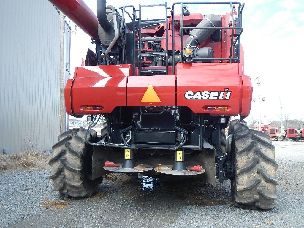 CASE/IH 8240 COMBINE, 256 ENGINE HOURS  IF520/85R42CFO DUALS, 256 ENGINE HO