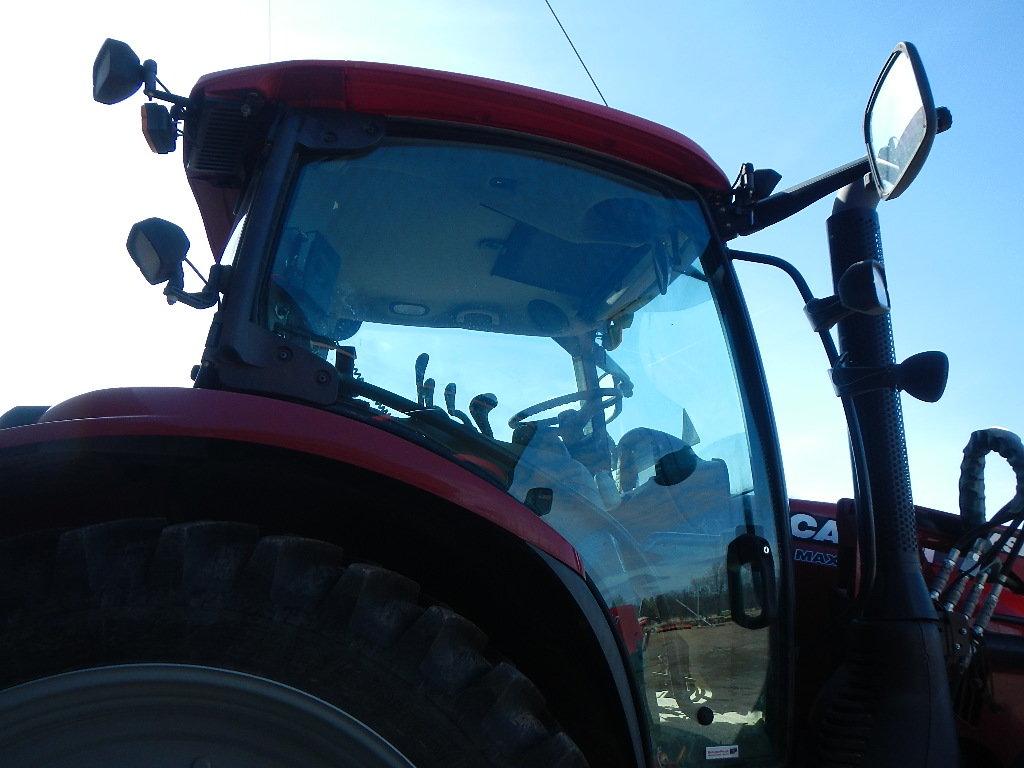 2017 CASE/IH 110 WHEEL TRACTOR, 591 ENGINE HRS  MFWD, CAB, FRONT END LOADER