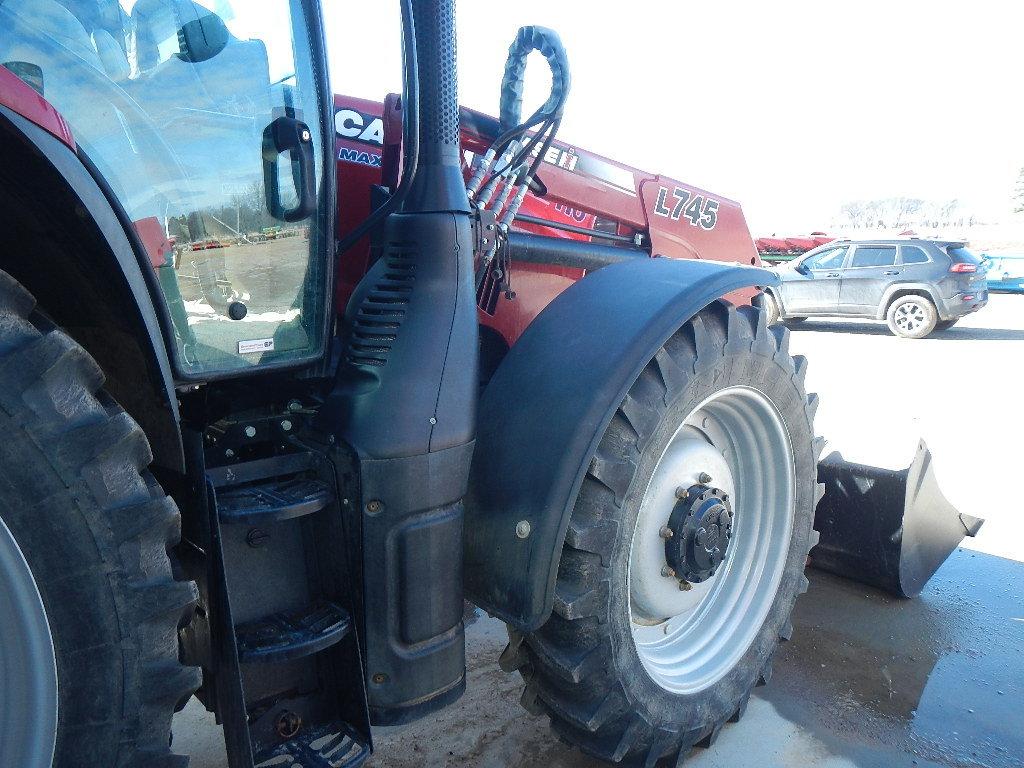 2017 CASE/IH 110 WHEEL TRACTOR, 591 ENGINE HRS  MFWD, CAB, FRONT END LOADER