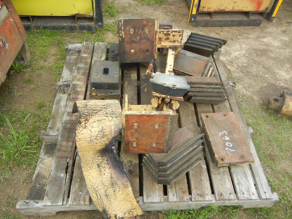 (2) PALLETS WITH RAIL BRAKE AND SUSPENSION PARTS