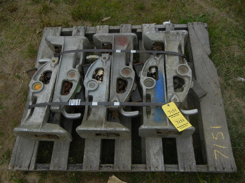 PALLET WITH (3) ALUMINUM RAIL JACKS