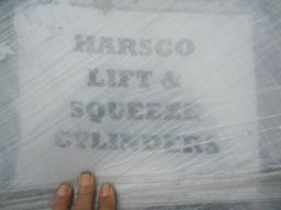 PALLET WITH HARSCO LIFT AND SQUEEZE CYLINDERS