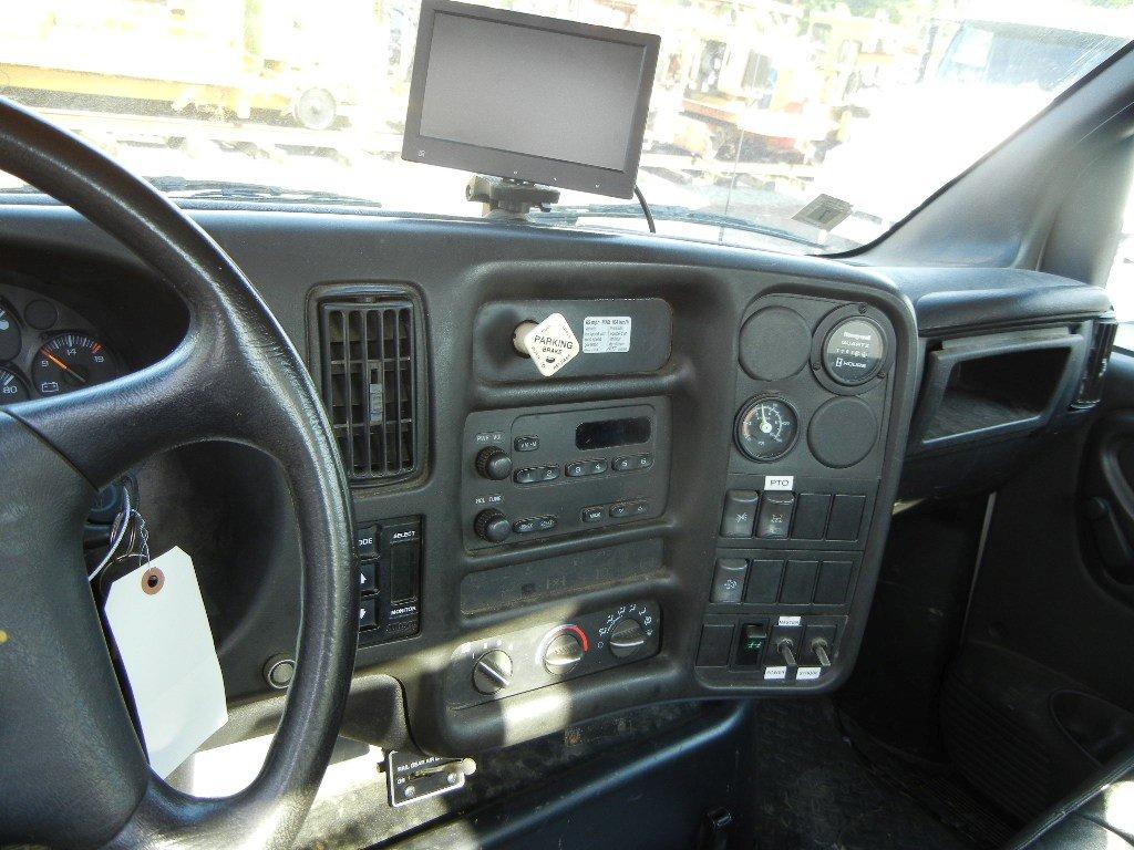 2009 CHEVROLET C8500 BUCKET TRUCK, 3,694+ hrs,  HY-RAIL, ISUZU DIESEL, AUTO