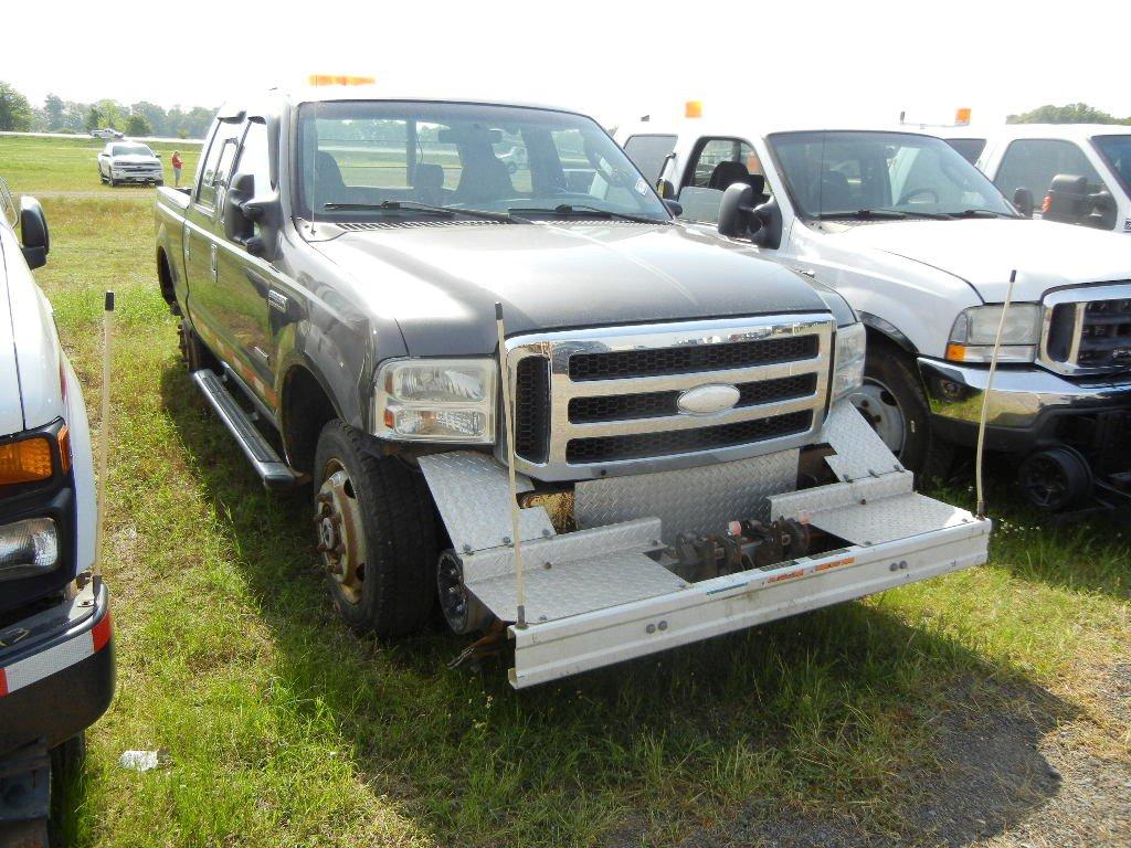 2005 FORD F-350 PICKUP TRUCK, 299,000+ mi,  HY-RAIL, 4 X 4, CREW CAB, V8 PO