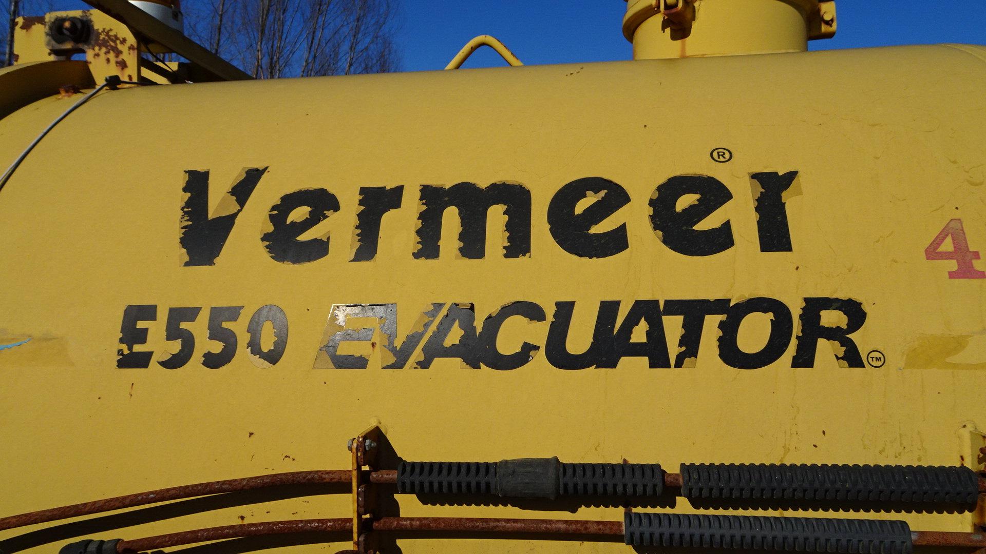 2001 VERMEER E550 EVACUATOR  DEUTZ DIESEL, WITH TRAILER S# 1VRT202901100033