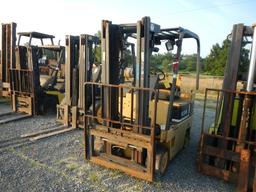 DAEWOO GC305-2 FORKLIFT,  PROPANE ENGINE, SOLID TIRE, 2-STAGE MAST, 82" LIF