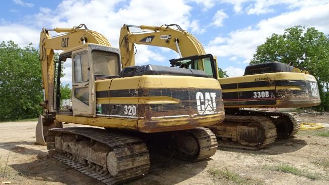 1996 CATERPILLAR 320 HYDRAULIC EXCAVATOR, 7,564 hrs,  CAB, AC, S# 3XM04440