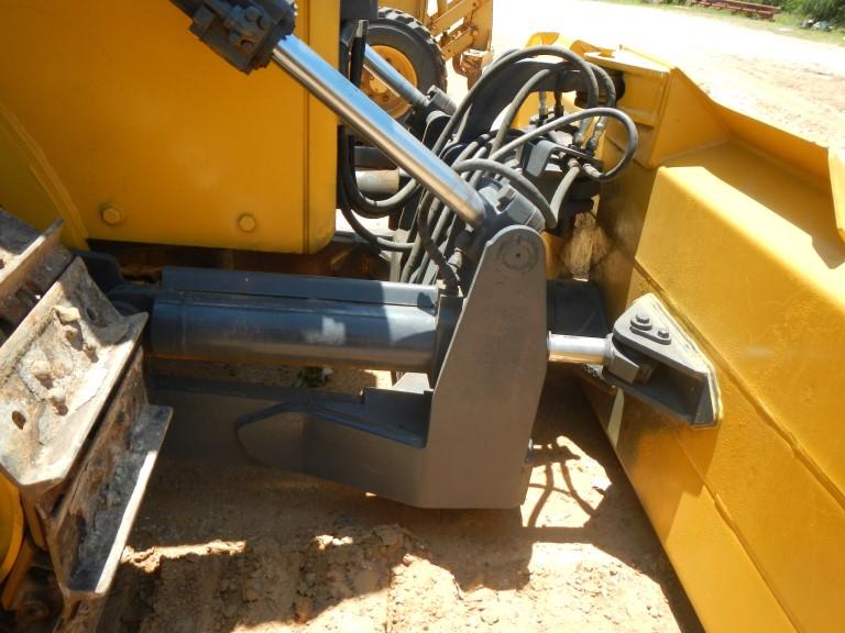 JOHN DEERE 750 CRAWLER DOZER, 2335 HOURS  OROPS, 6-WAY BLADE, WINCH