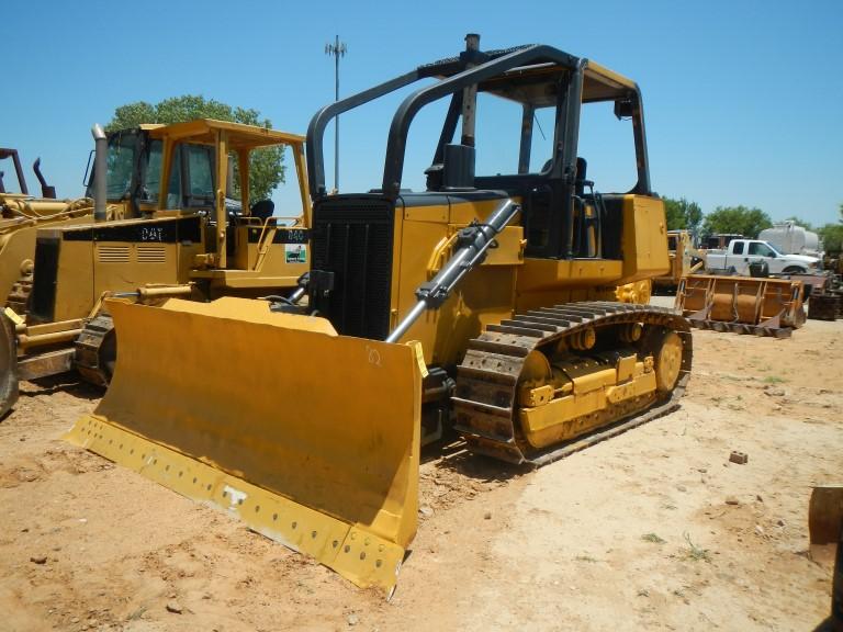 JOHN DEERE 750 CRAWLER DOZER, 2335 HOURS  OROPS, 6-WAY BLADE, WINCH