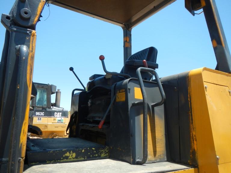 JOHN DEERE 750 CRAWLER DOZER, 2335 HOURS  OROPS, 6-WAY BLADE, WINCH