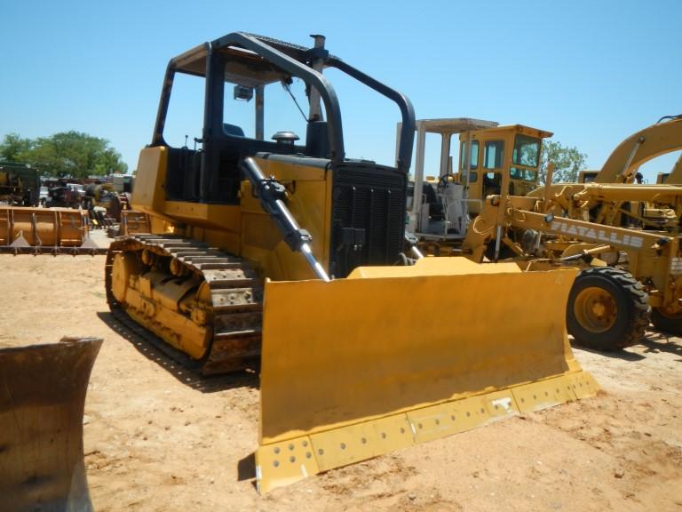 JOHN DEERE 750 CRAWLER DOZER, 2335 HOURS  OROPS, 6-WAY BLADE, WINCH