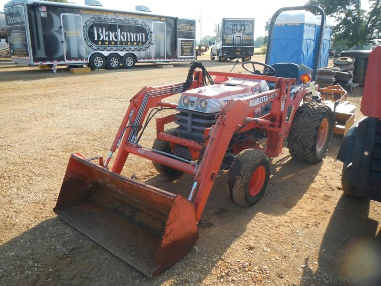 1999 KUBOTA B7300 HST WHEEL TRACTOR,  KUBOTA LA271 LOADER W/BUCKET, 3 POINT