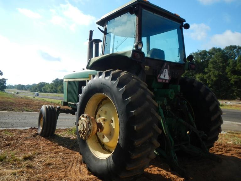 JOHN DEERE 4640 WHEEL TRACTOR, 1320 HOURS ON METER  CAB, 1000 PTO, 3 POINT,