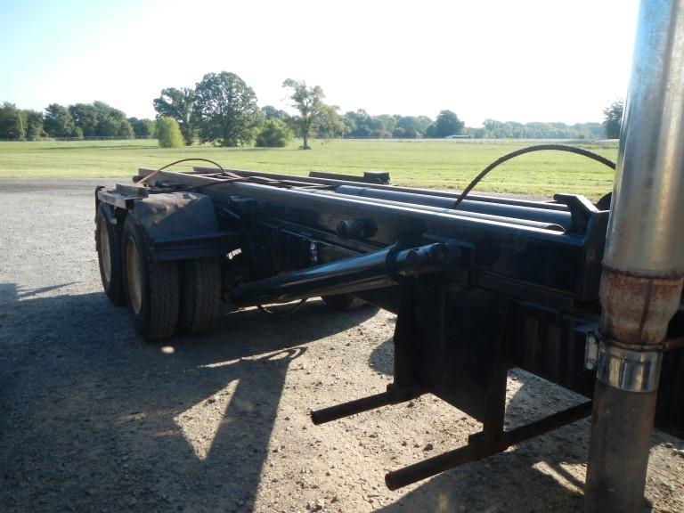 1989 MACK RD690S ROLLOFF TRUCK,  MACK DIESEL, 10 SPEED, GALBREATH HYDRAULIC