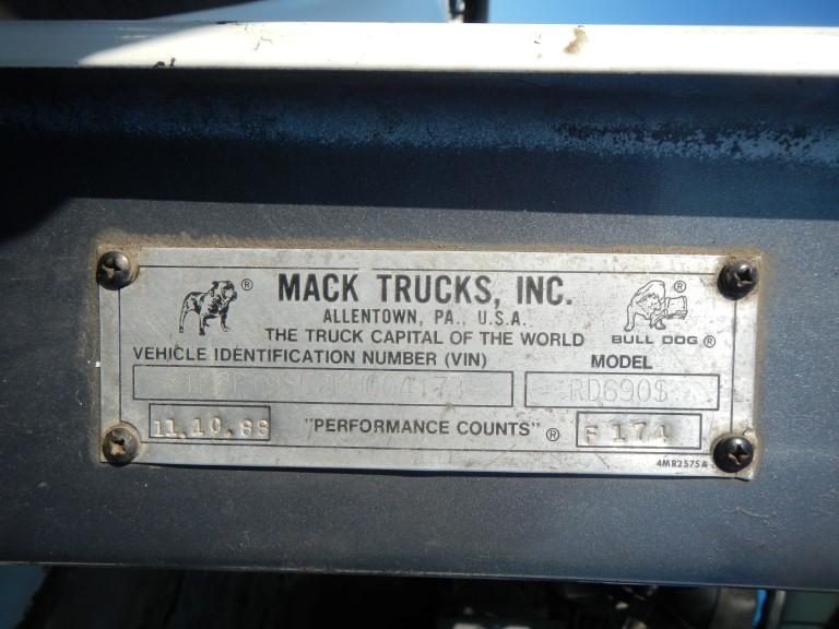 1989 MACK RD690S ROLLOFF TRUCK,  MACK DIESEL, 10 SPEED, GALBREATH HYDRAULIC