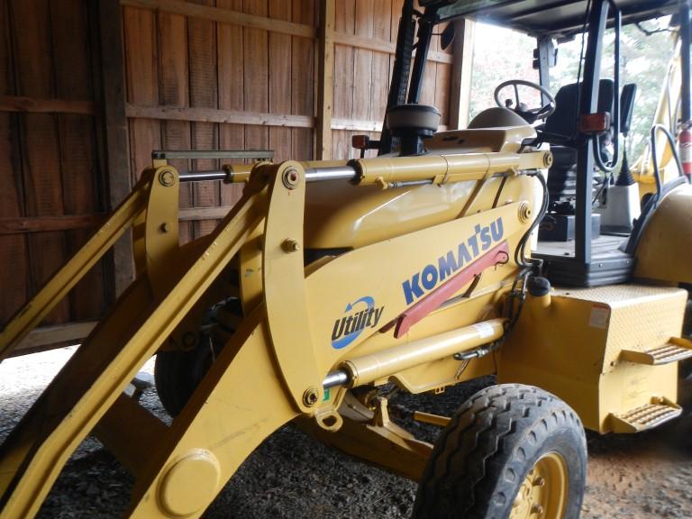 KOMATSU WB140 LOADER BACKHOE, 2,525 hrs,  OROPS. SHUTTLE, 2-WHEEL DRIVE, 24