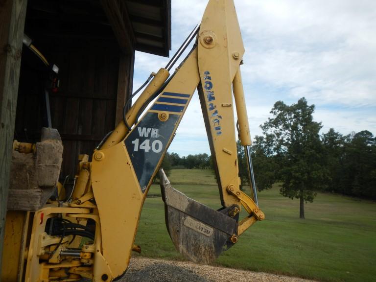 KOMATSU WB140 LOADER BACKHOE, 2,525 hrs,  OROPS. SHUTTLE, 2-WHEEL DRIVE, 24