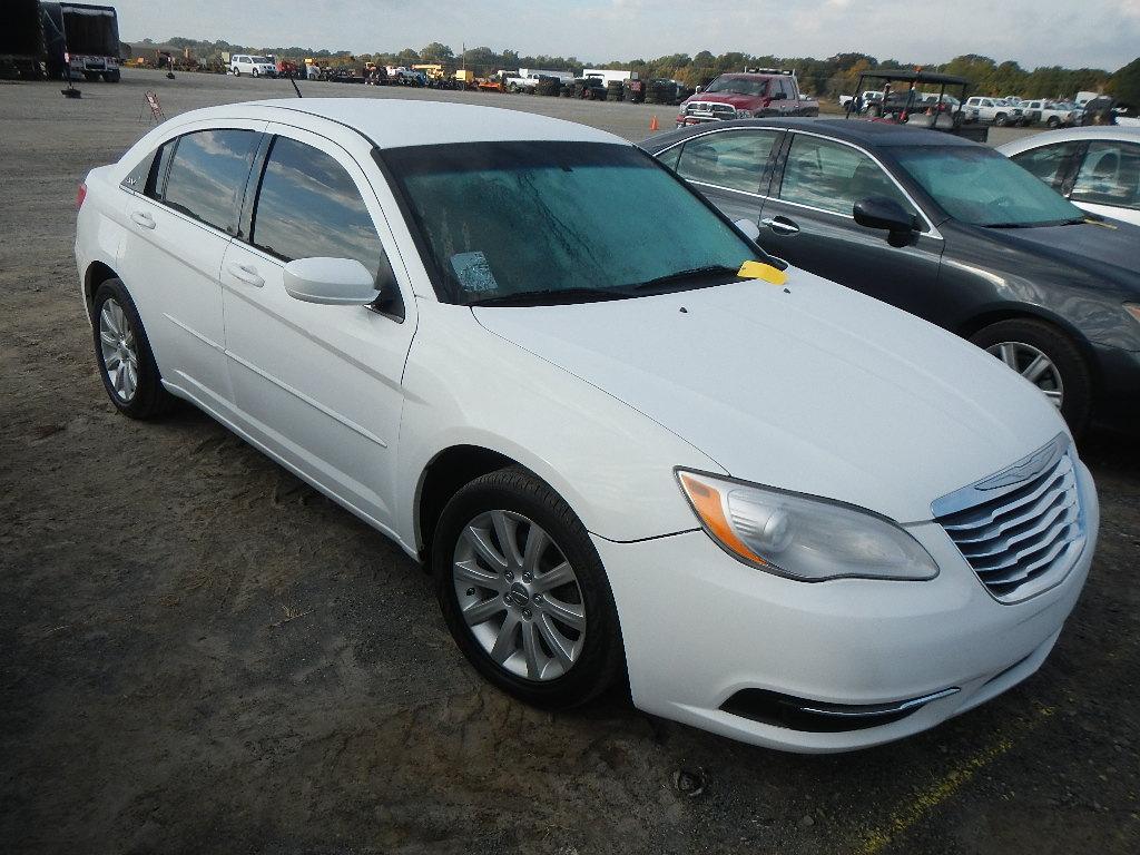 2014 CHRYSLER 200 4 DOOR CAR, 91K , 824 mi,  4 CYLINDER GAS, AUTOMATIC , PS