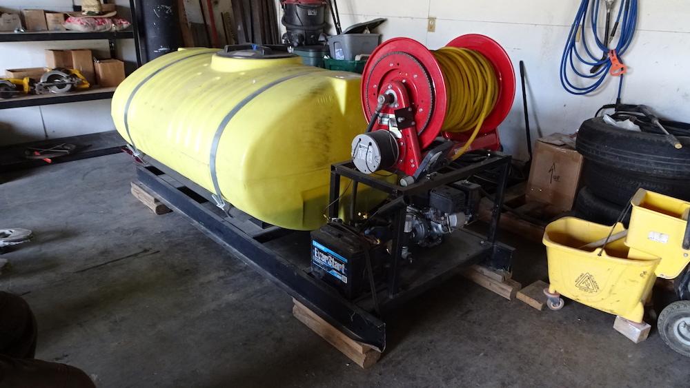 300 GALLON SPRAY RIG,  HONDA GAS MOTOR, ELECTRIC HOSE REEL, ROLLER PUMP