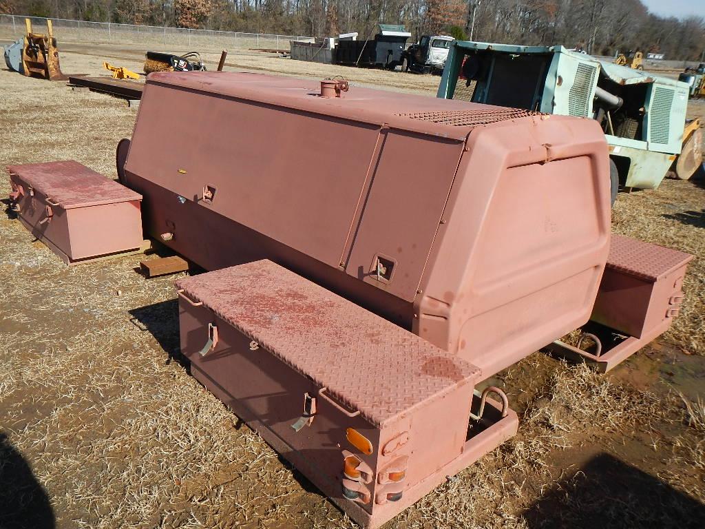 1997 US COMPRESSOR/INGERSOLL RAND 250 CFM PORTABLE AIR COMPRESSOR, 322 hrs,