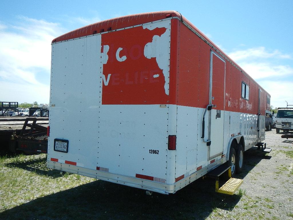 2003 WELLS CARGO GOOSENECK ENCLOSED TRAILER,  32', KING PIN HITCH, HEAVY DU